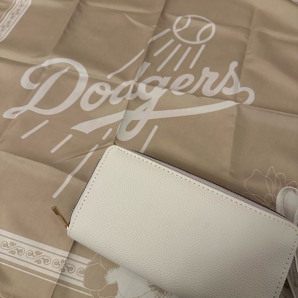 Dodgers White and Blue Women's Wallet - Picture 4 of 4